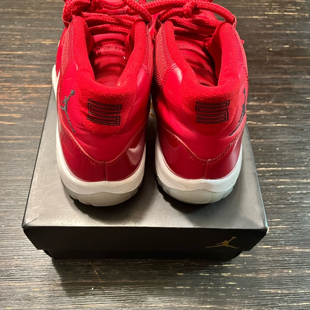 Jordan 11 - Picture 4 of 5